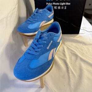 REEBOK BRAND NEW SNEAKERS NEVER WORN SIZE 7.5 WOMENS. BLUE WITH PINK ACCENTS